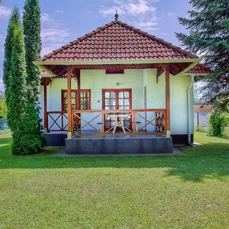 度假居 Holiday In Balatonmariafurdo 19539